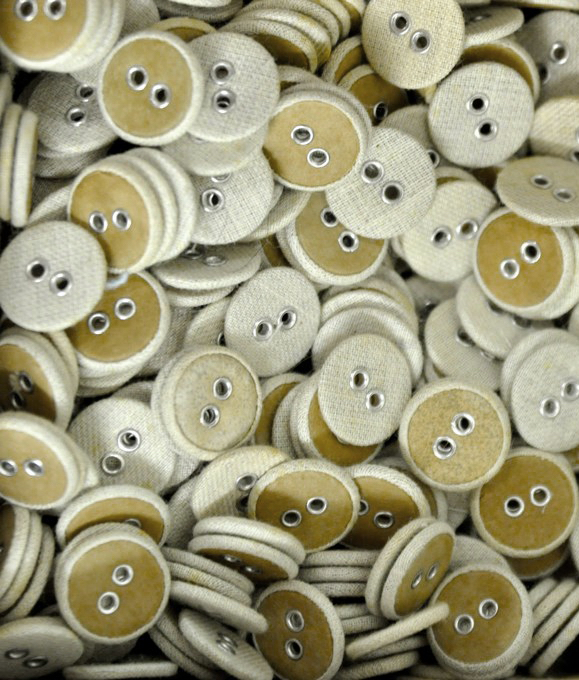 merz b. schwanen buttons