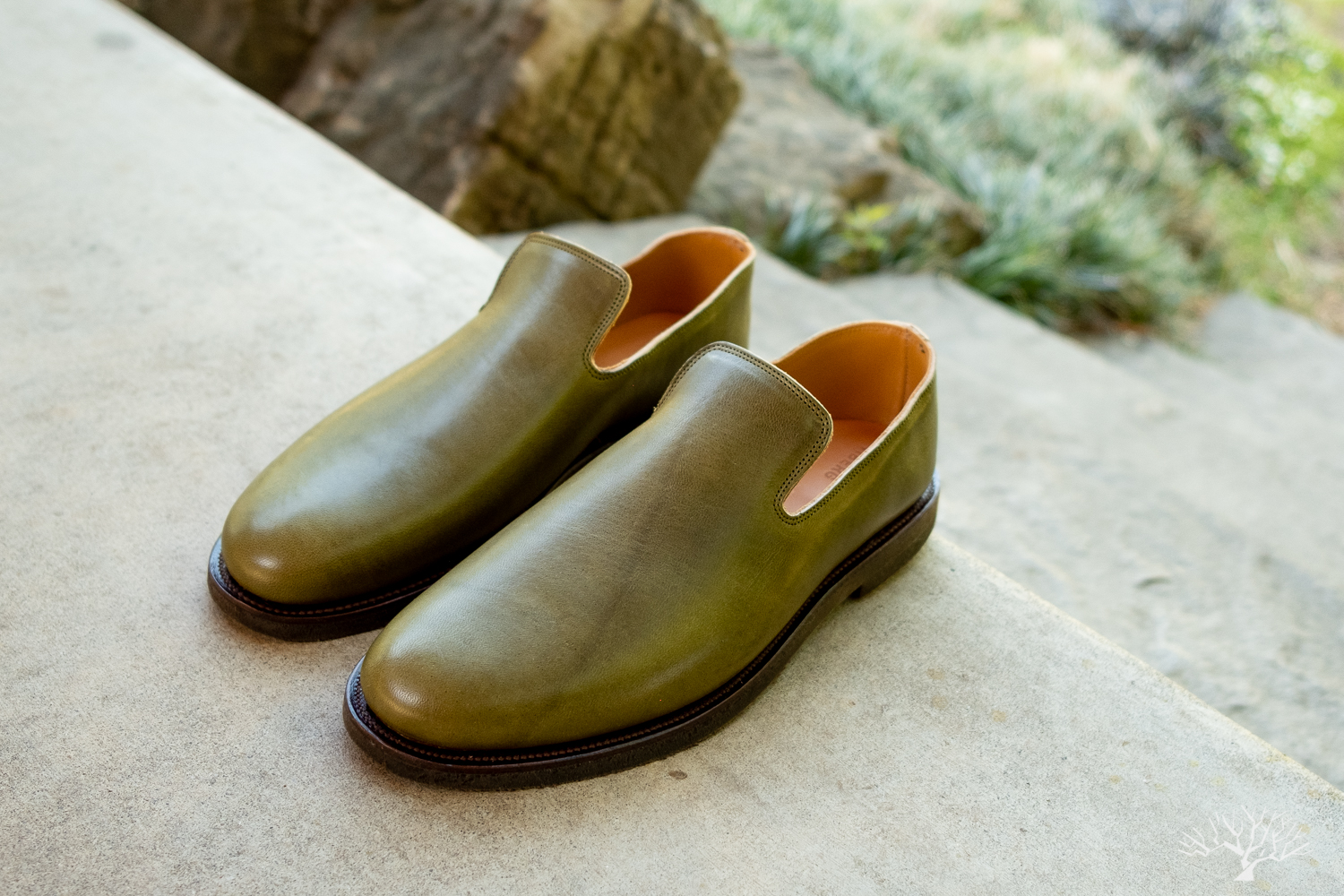 Viberg Shinki Olive Latigo Horsehide Slipper with Lactae Hevea Crepe Sole