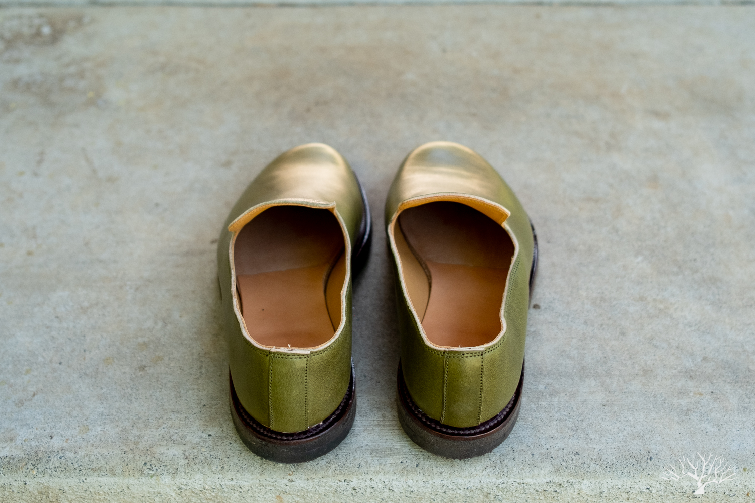 Viberg Shinki Olive Latigo Horsehide Slipper with Lactae Hevea Crepe Sole